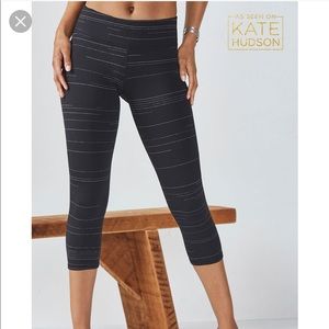 Fabletics | Salar Stripe Powerhold Capri